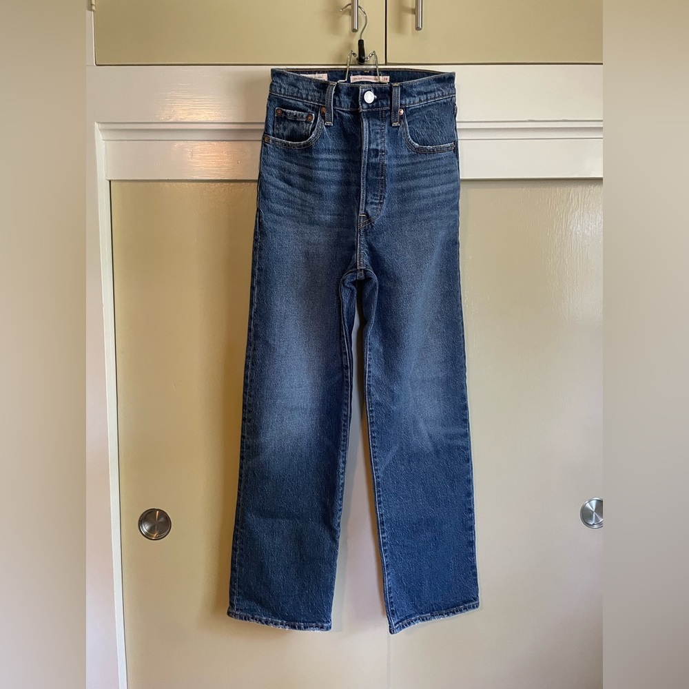 Levi’s ribcage straight medium wash.